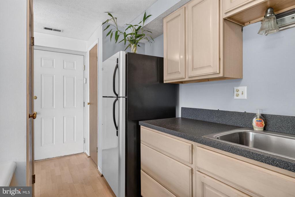 10 TEABERRY COURT