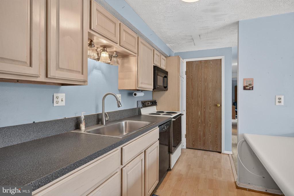 10 TEABERRY COURT