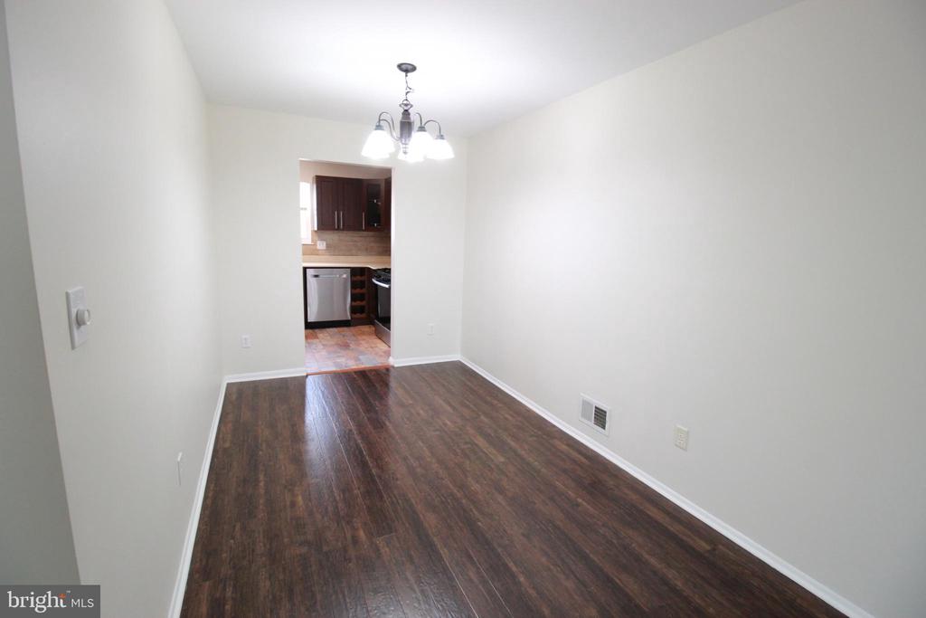 412 DOVE COURT