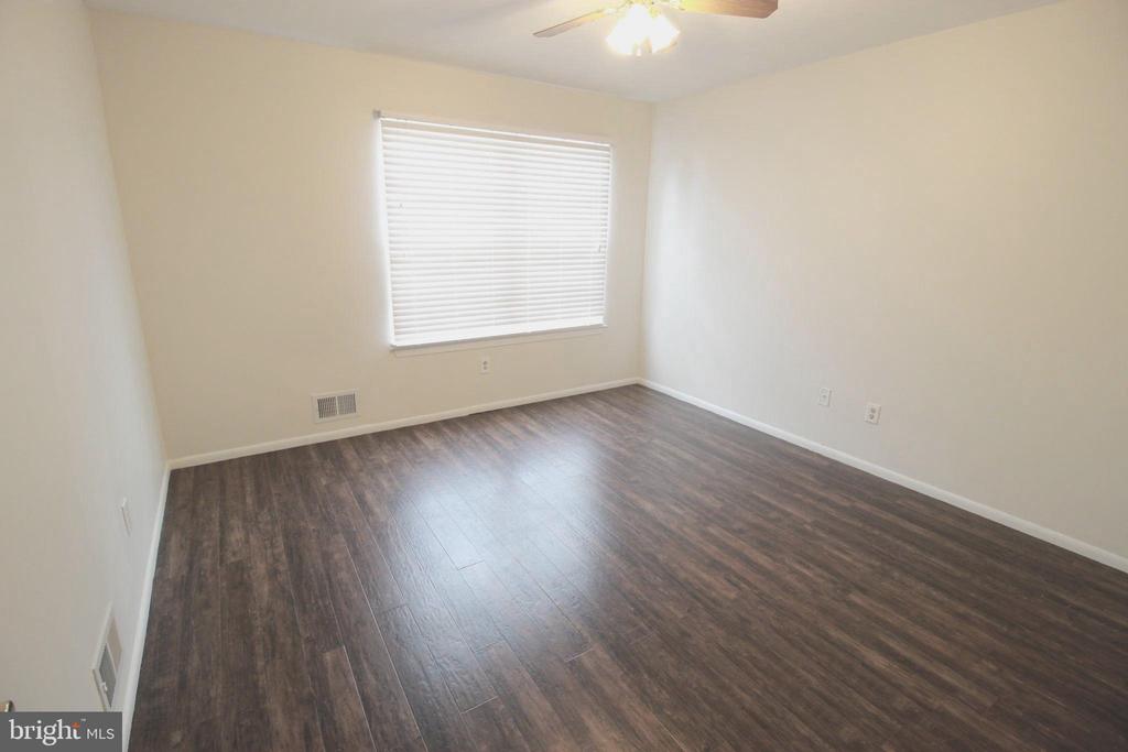 412 DOVE COURT