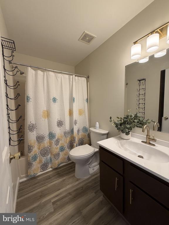 412 DOVE COURT