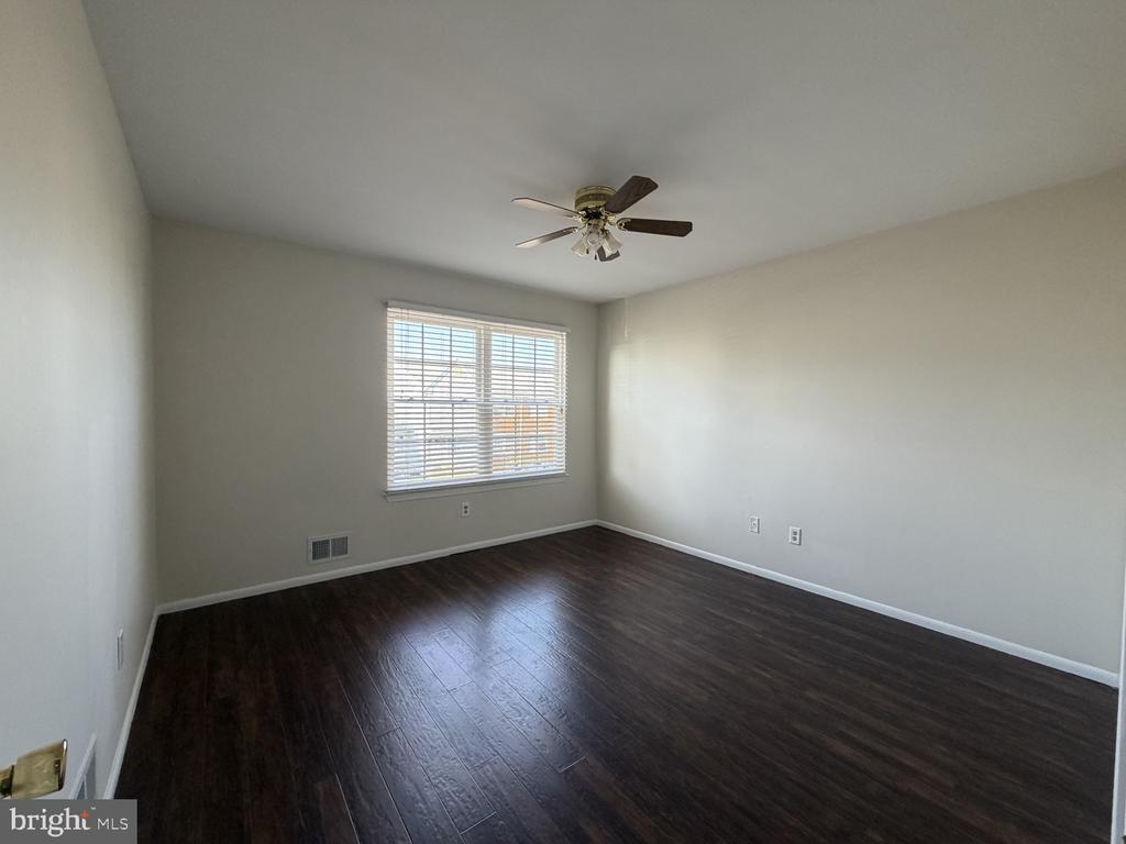 412 DOVE COURT