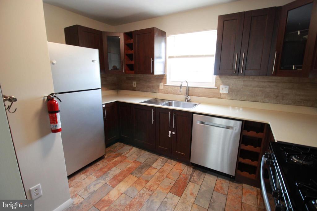412 DOVE COURT
