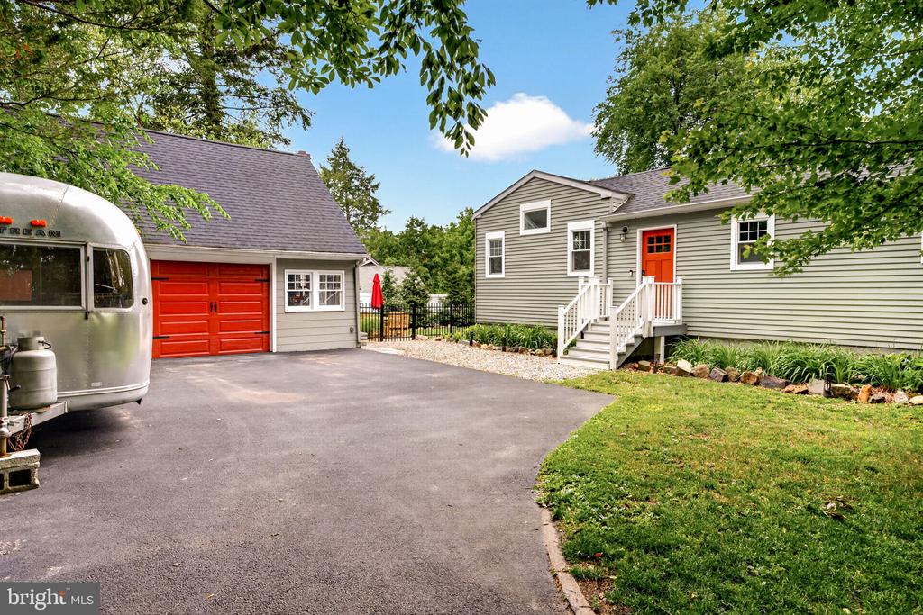 7 W COOPER AVENUE