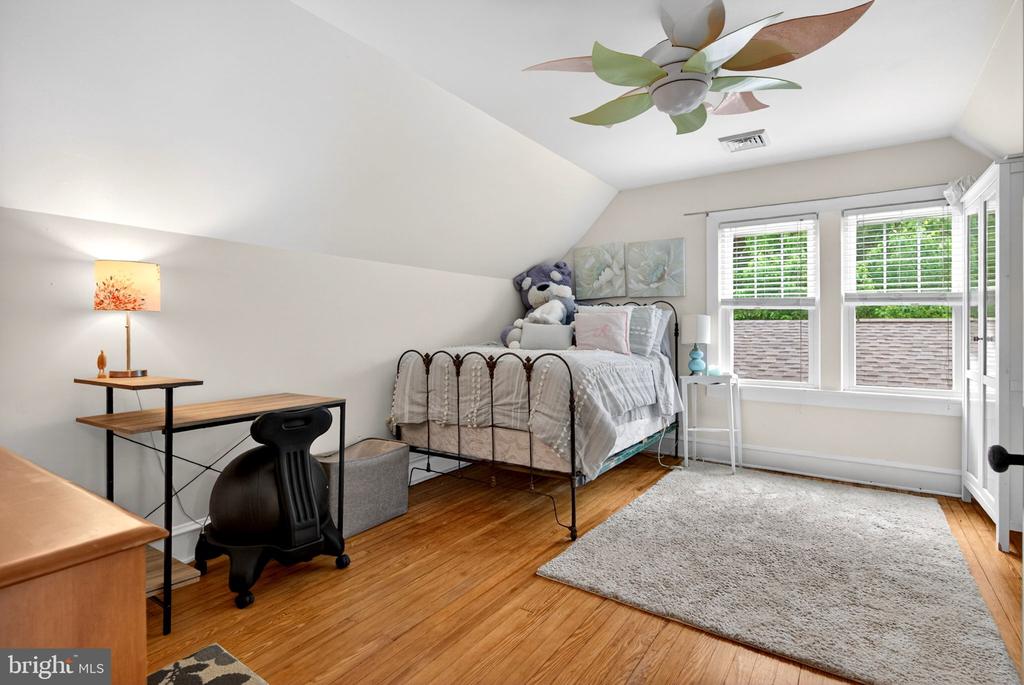 7 W COOPER AVENUE