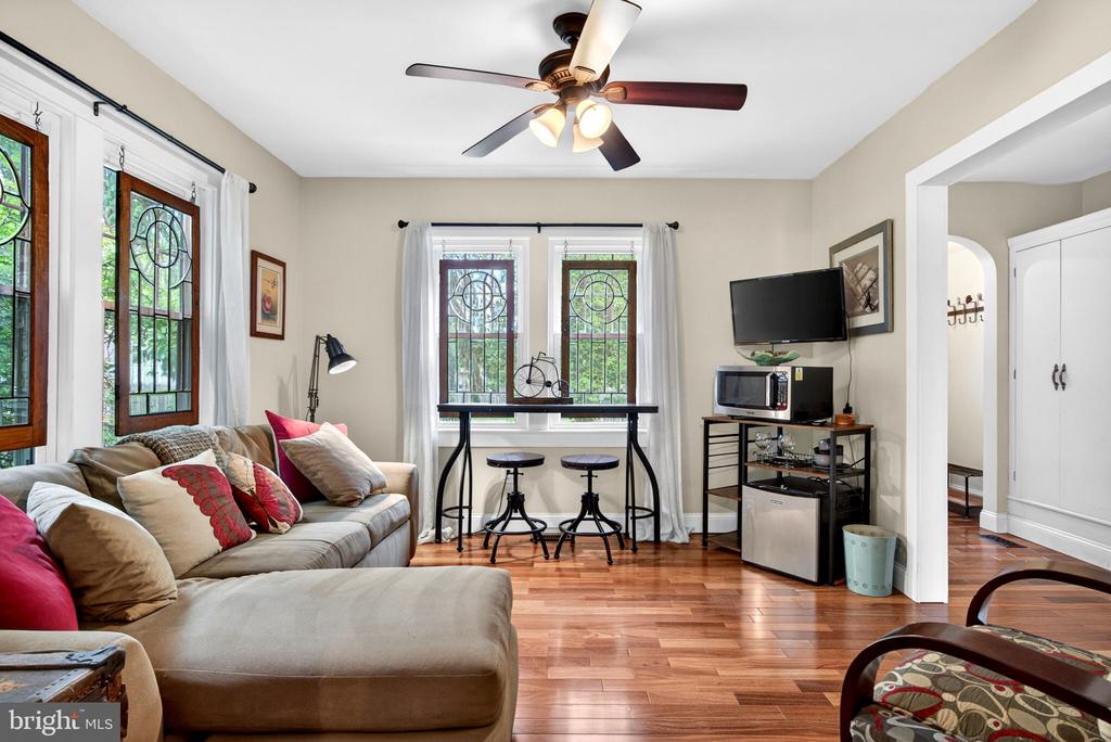 7 W COOPER AVENUE