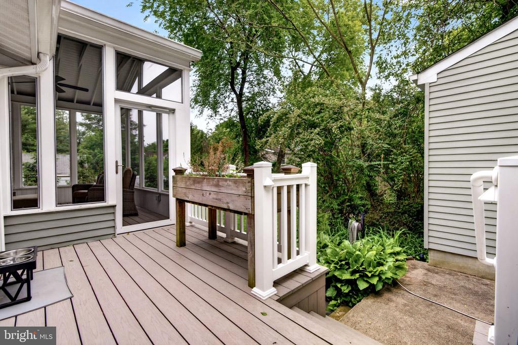 7 W COOPER AVENUE