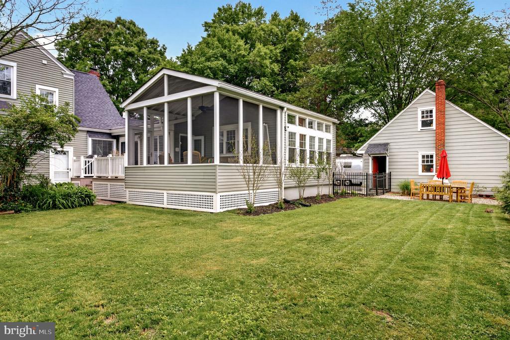 7 W COOPER AVENUE