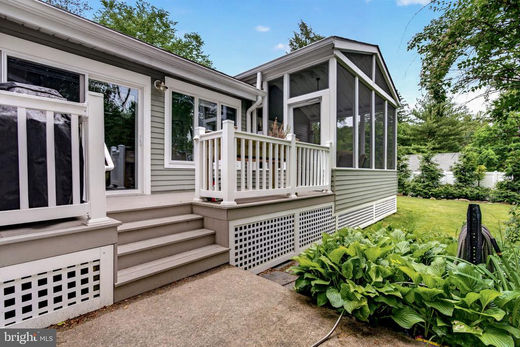 7 W COOPER AVENUE