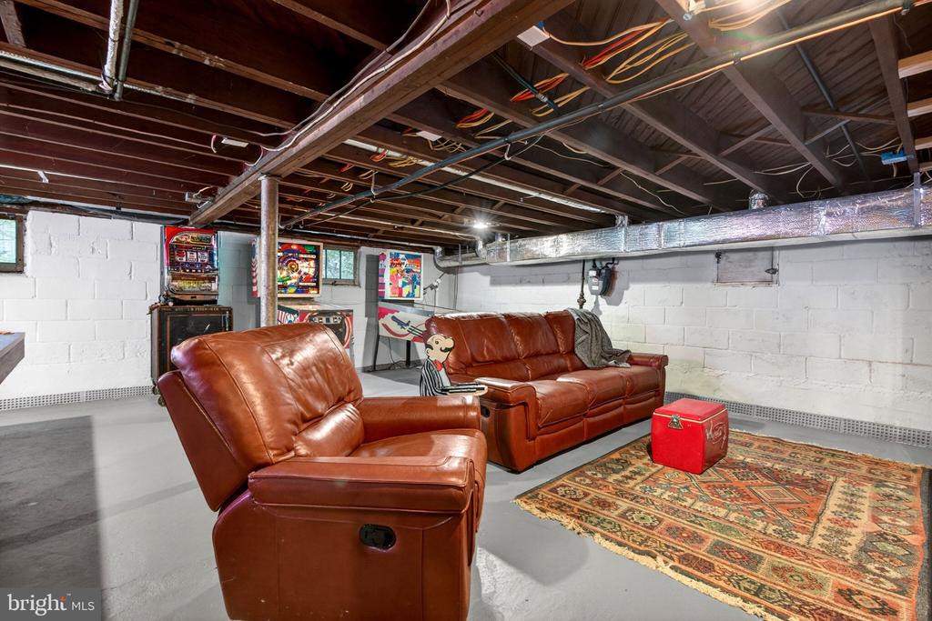 7 W COOPER AVENUE