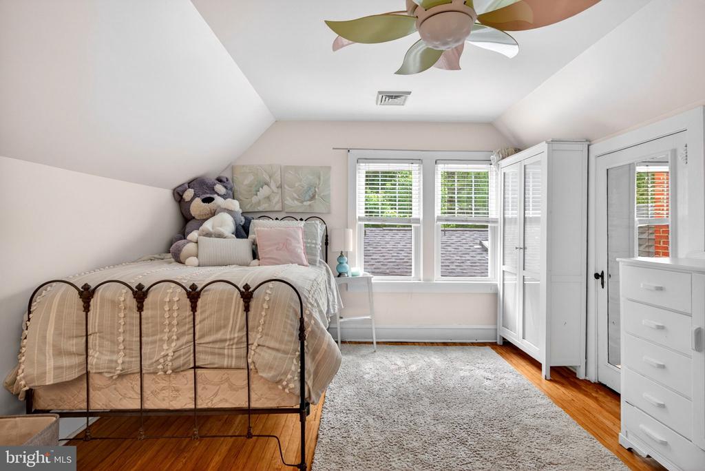 7 W COOPER AVENUE