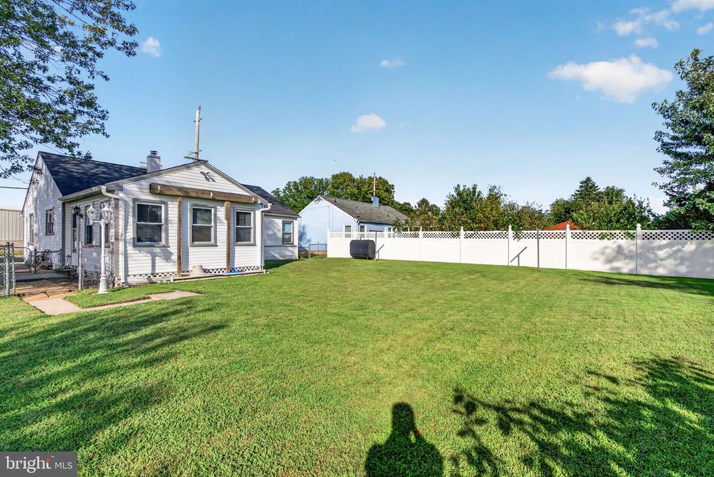4 POINTVILLE ROAD