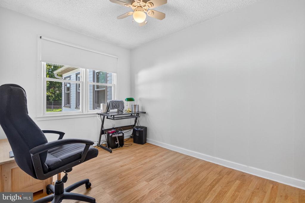 4 POINTVILLE ROAD