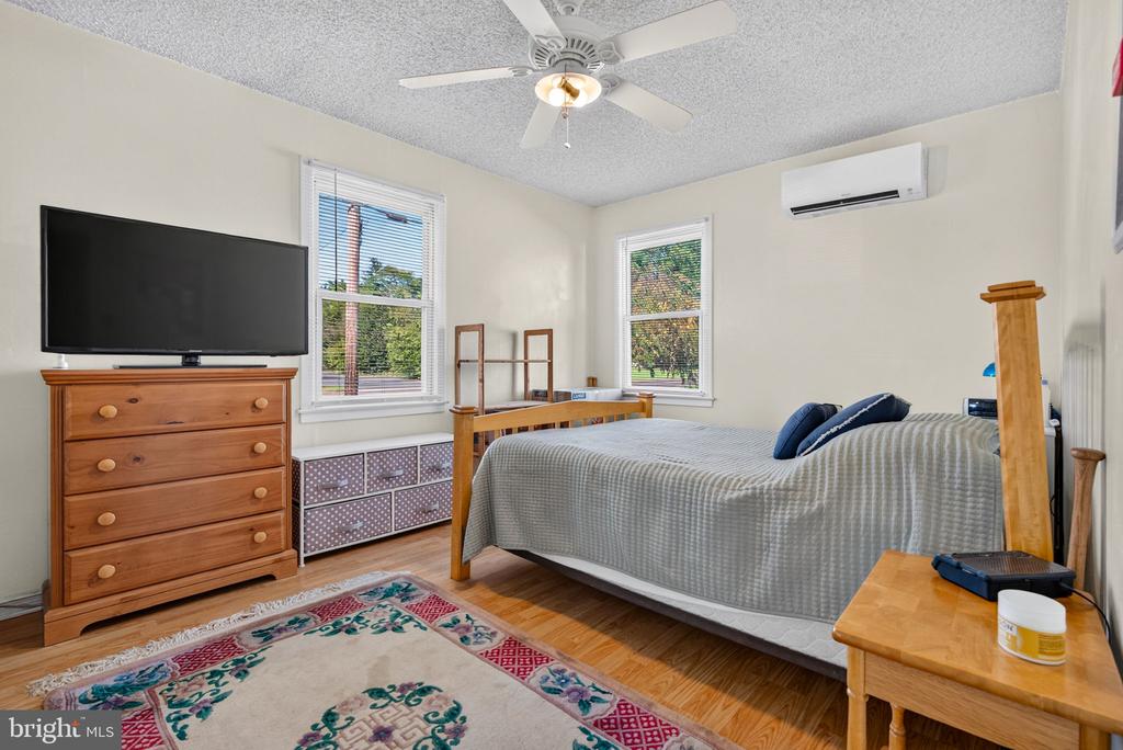4 POINTVILLE ROAD