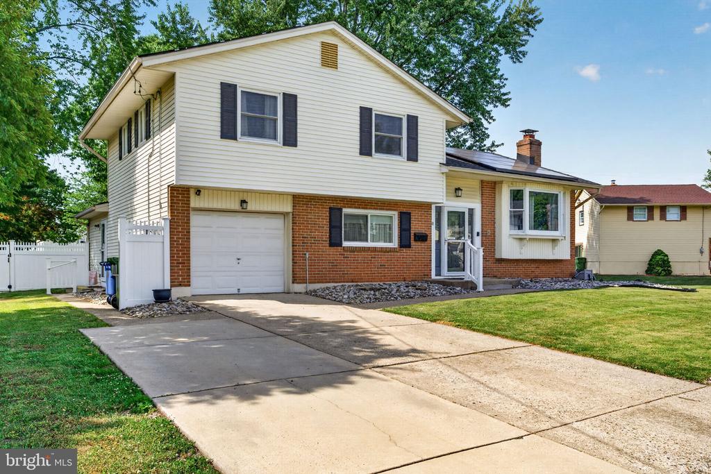 19 CHARTER OAK LANE