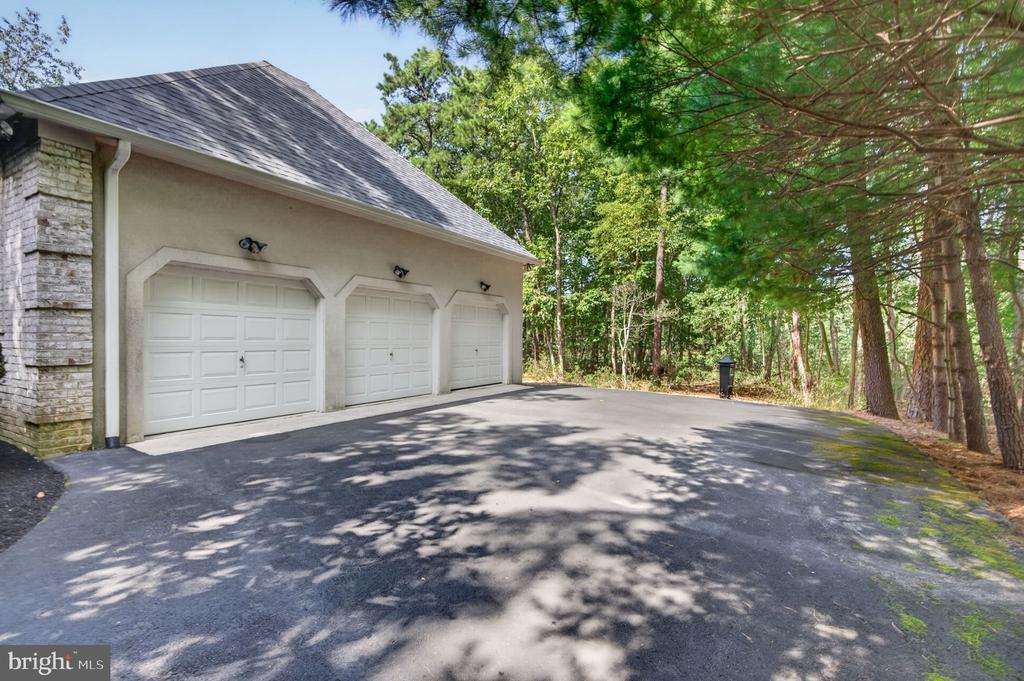 10 SLAB BRANCH COURT
