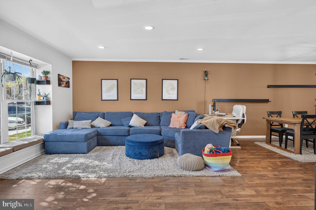 604 OSWEGO COURT