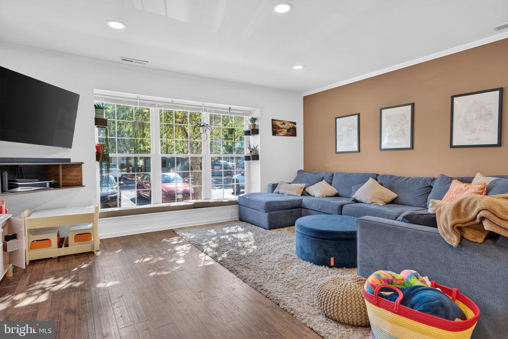 604 OSWEGO COURT
