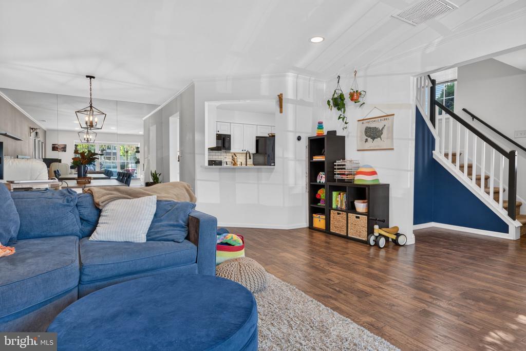 604 OSWEGO COURT