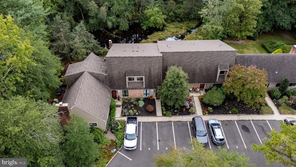 13 DORSET DRIVE