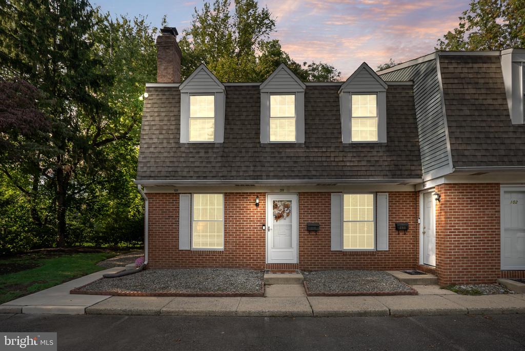 303 DAWSON STREET Unit: 101