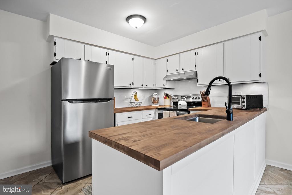 303 DAWSON STREET Unit: 101