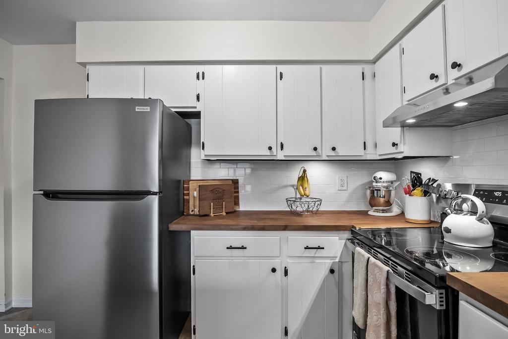 303 DAWSON STREET Unit: 101