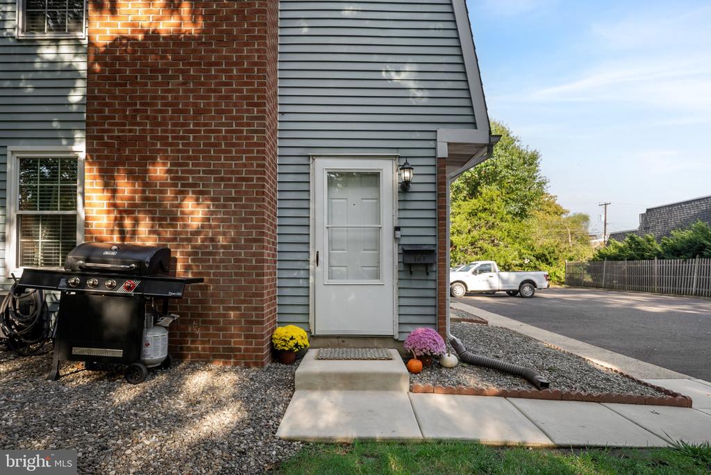 303 DAWSON STREET Unit: 101