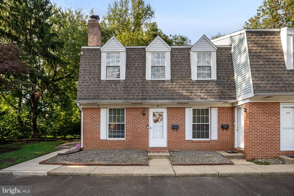 303 DAWSON STREET Unit: 101
