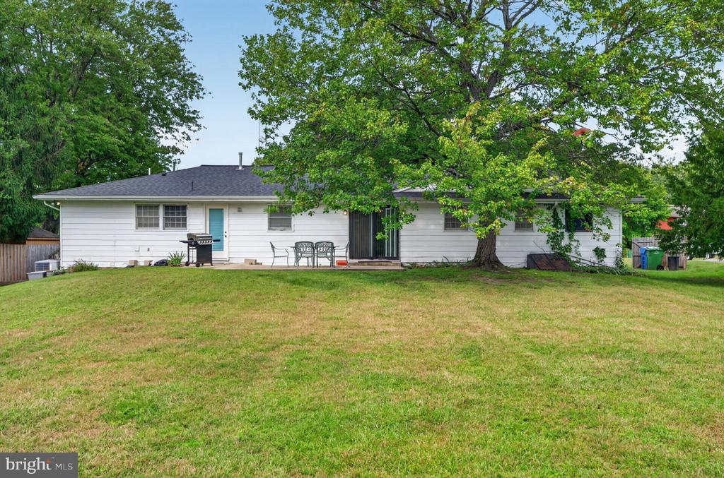 225 N LOCUST AVENUE