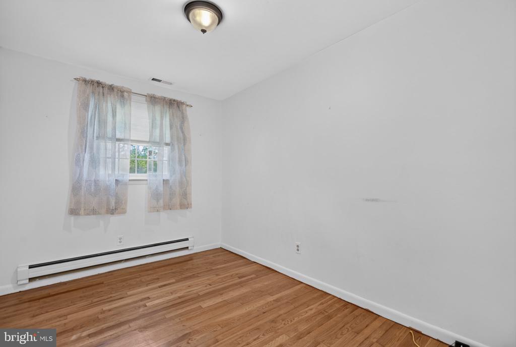 225 N LOCUST AVENUE