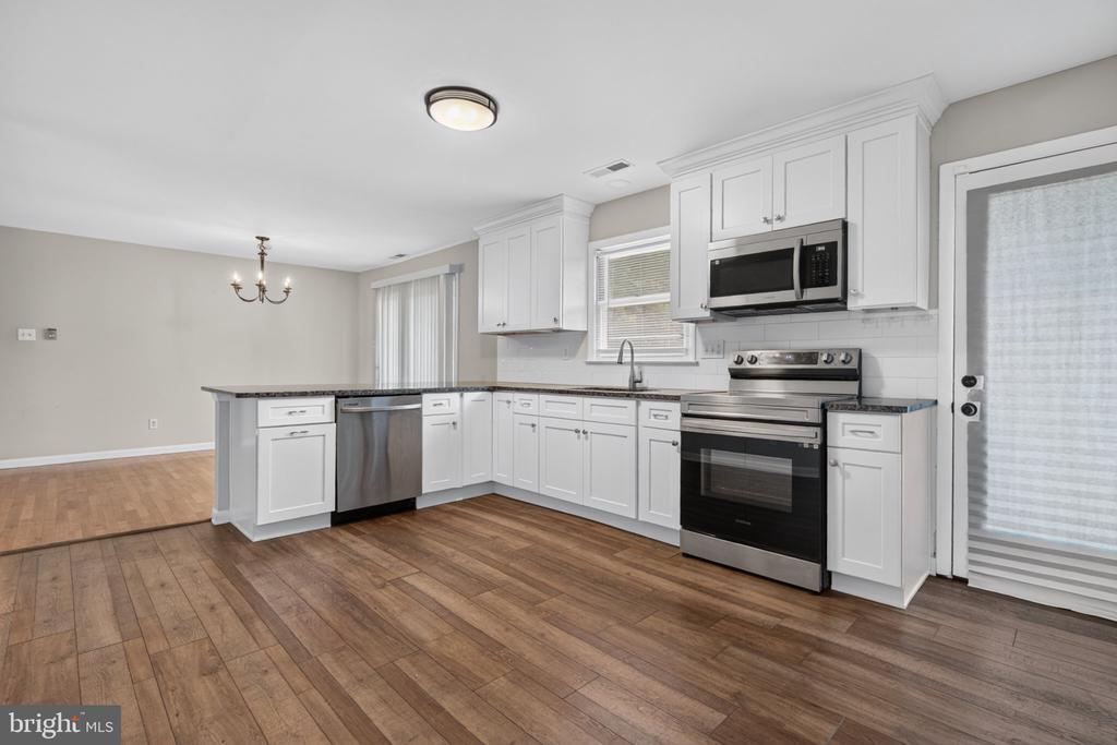 225 N LOCUST AVENUE