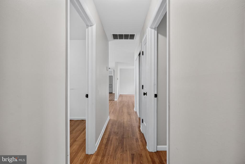 225 N LOCUST AVENUE