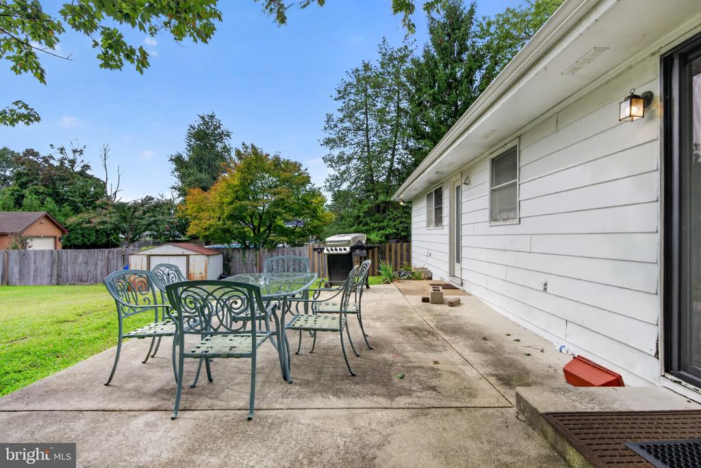 225 N LOCUST AVENUE