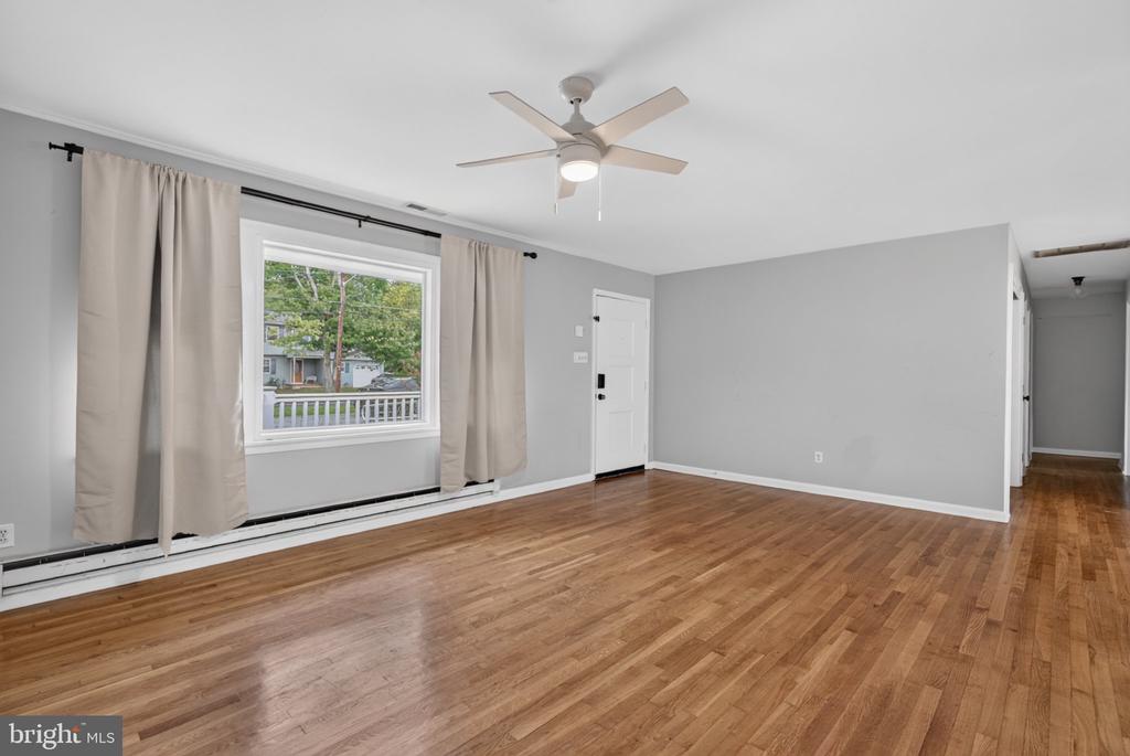 225 N LOCUST AVENUE