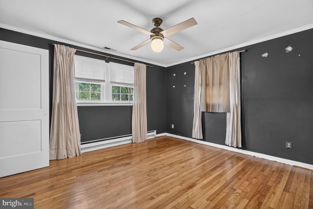 225 N LOCUST AVENUE
