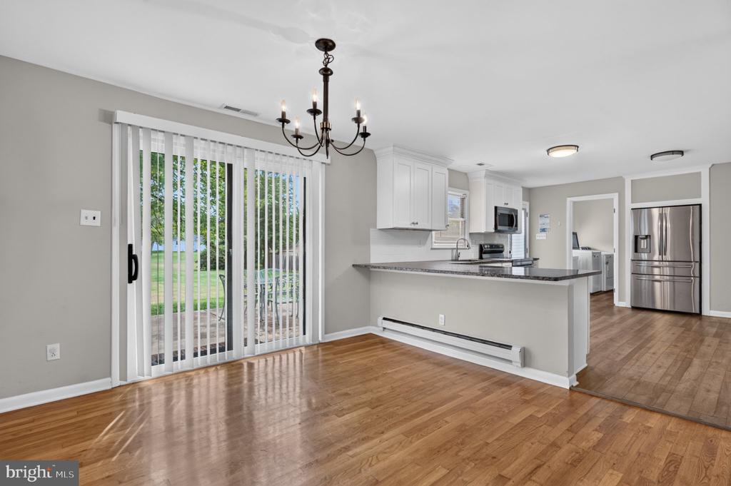 225 N LOCUST AVENUE