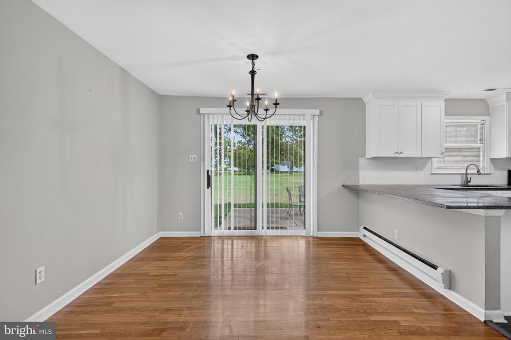 225 N LOCUST AVENUE