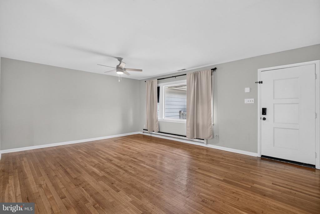 225 N LOCUST AVENUE