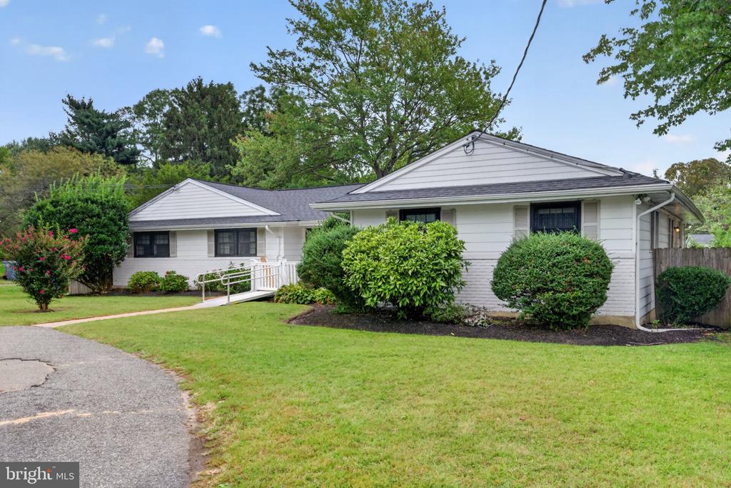225 N LOCUST AVENUE