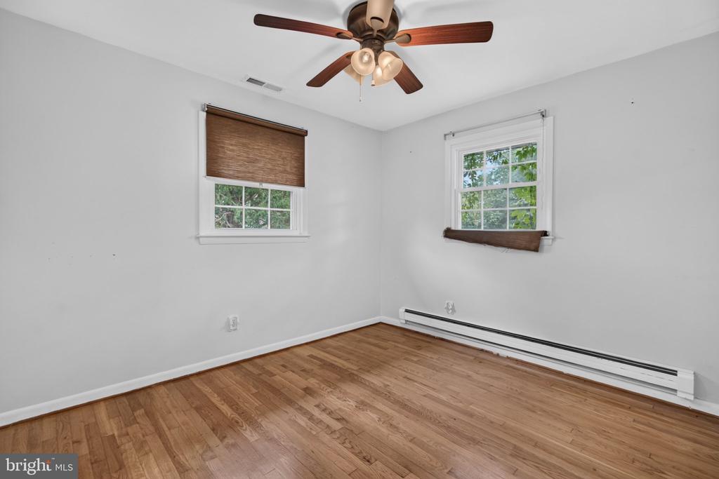 225 N LOCUST AVENUE