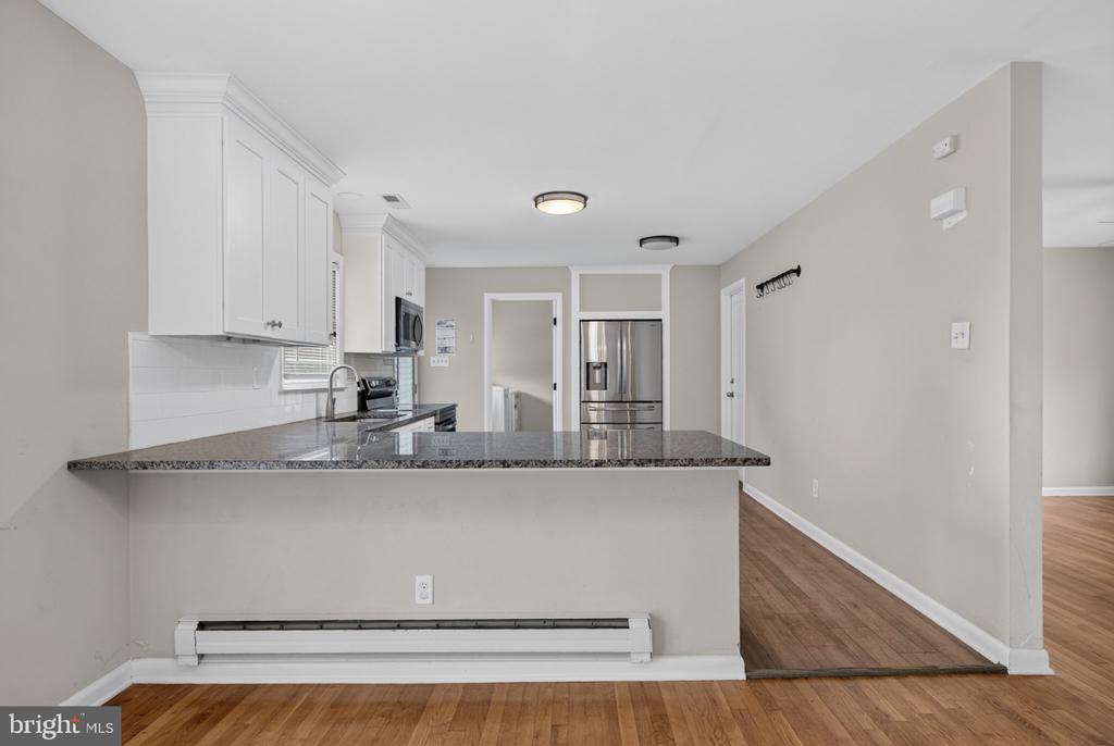 225 N LOCUST AVENUE