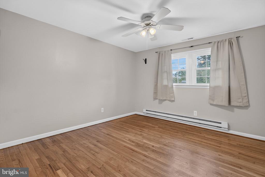 225 N LOCUST AVENUE