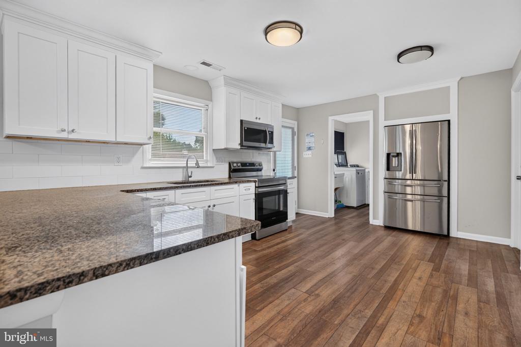 225 N LOCUST AVENUE