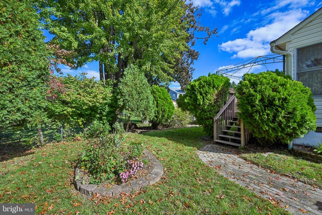 6 HILLCREST HTS