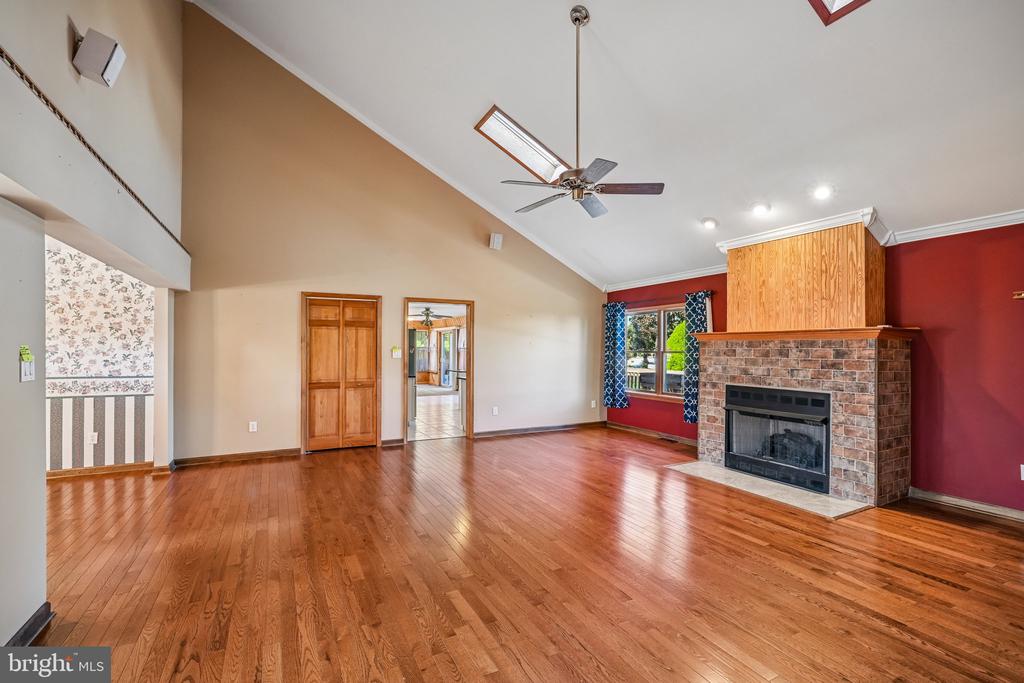 6 HILLCREST HTS