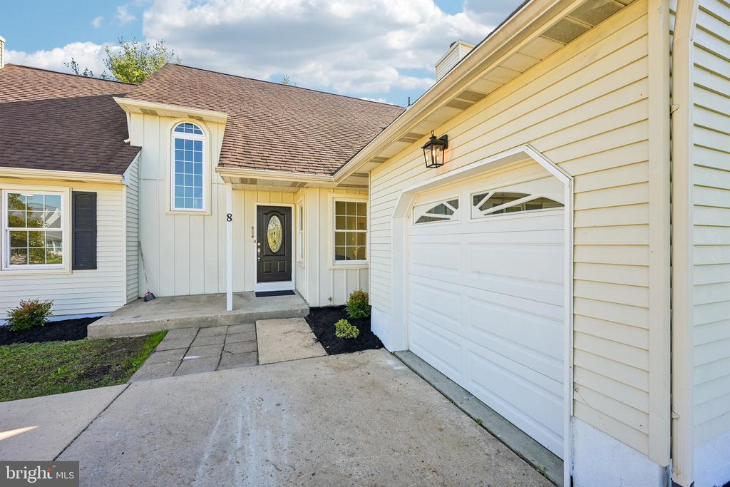8 WINTERSET LANE