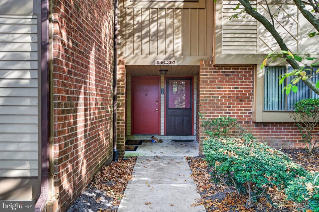 806 CYPRESS POINT CIRCLE