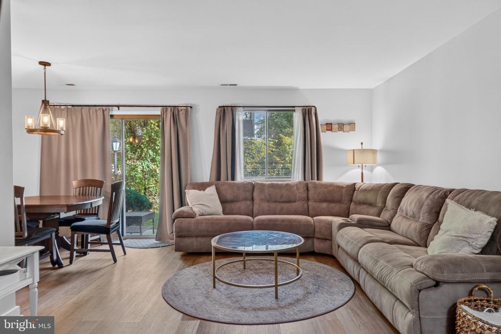 806 CYPRESS POINT CIRCLE