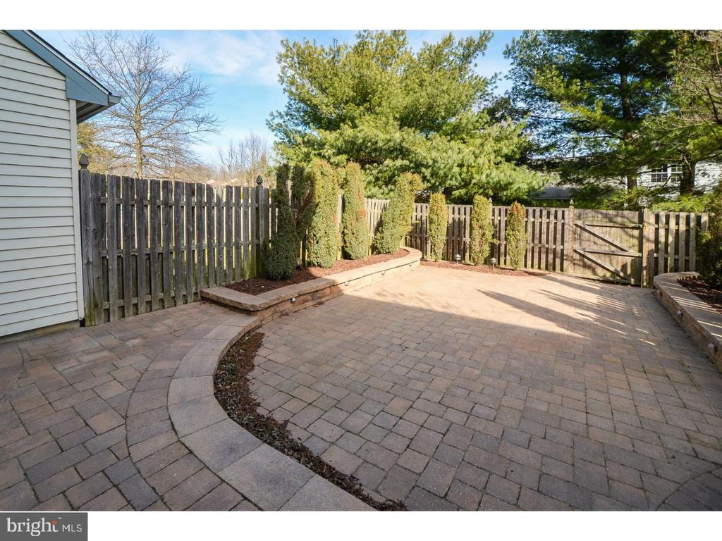 102 HAZELWOOD LANE